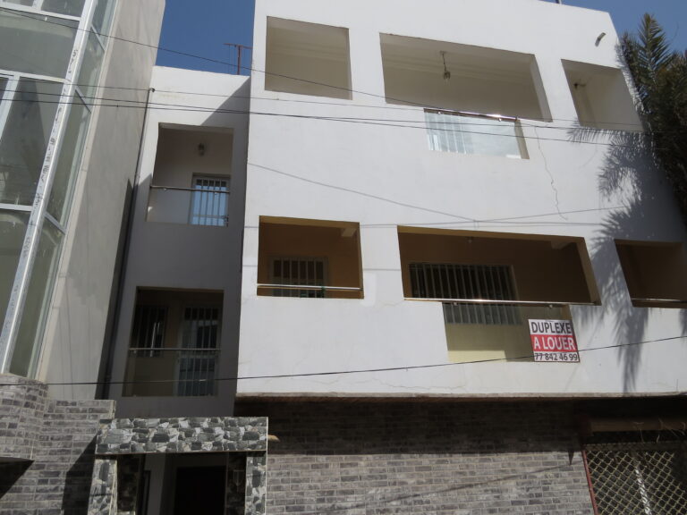 Duplex à louer à Mamelles, cité des Magistrats